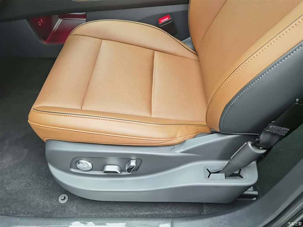 Hongqi HS7, 2025 20