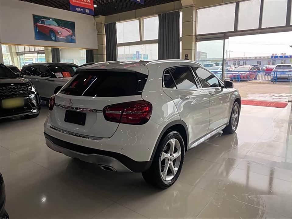 Mercedes-Benz GLA