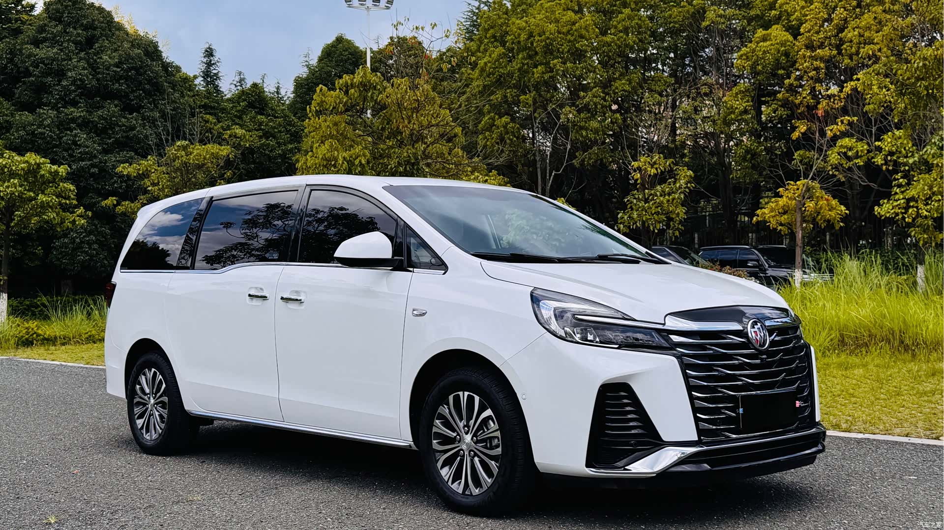 Buick GL8, 2023 3