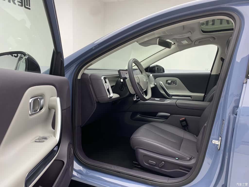 Leapmotor B01, 2025 17