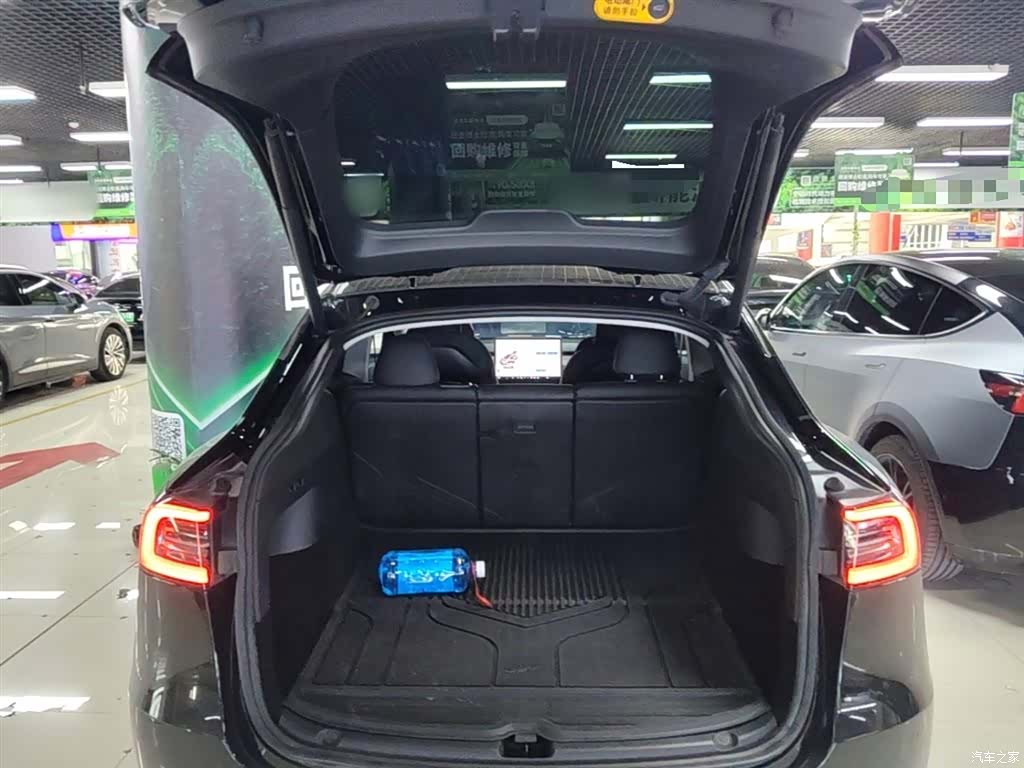 Tesla Model Y, 2023 19