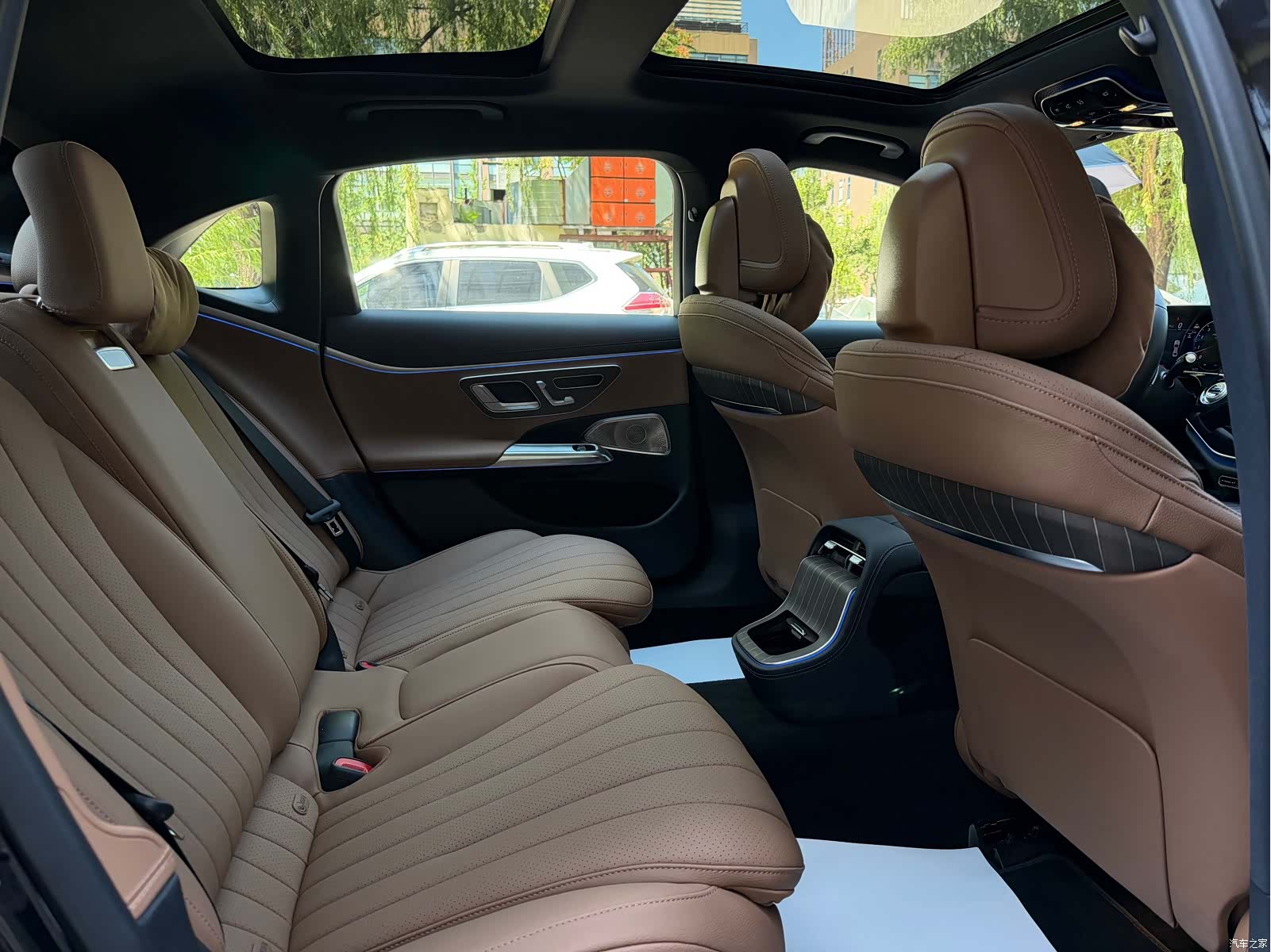 Mercedes-Benz E-Class, 2024 13