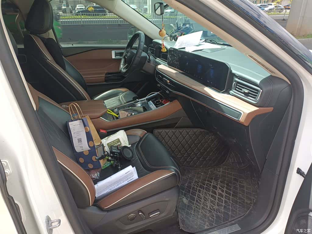 Ford Explorer, 2022 20