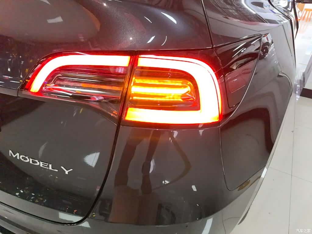 Tesla Model Y, 2024 8