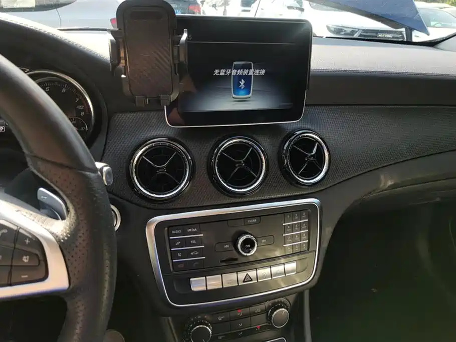 Mercedes-Benz GLA Mercedes-Benz GLA