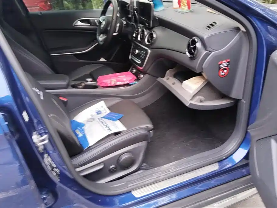 Mercedes-Benz GLA Mercedes-Benz GLA
