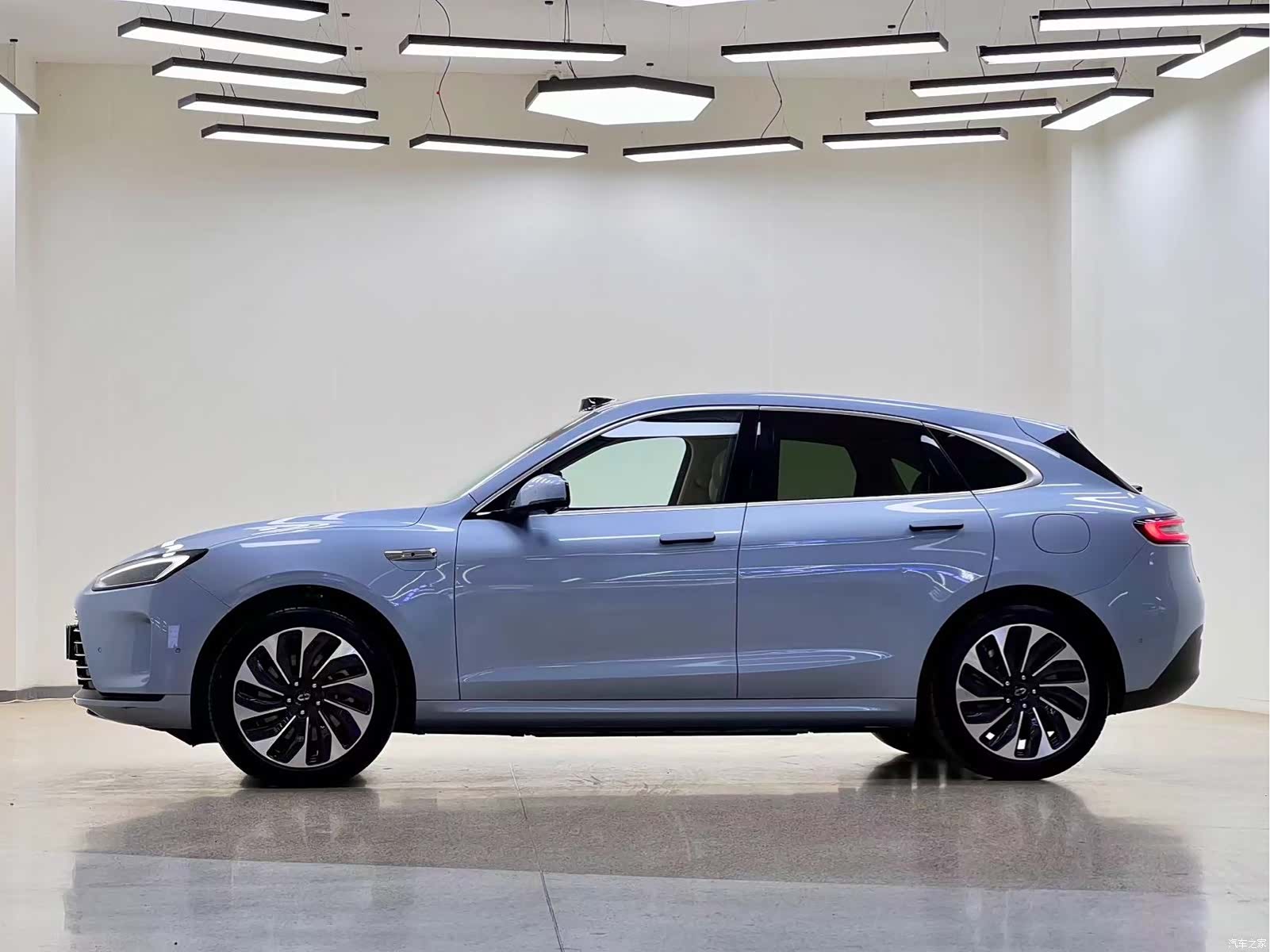 AITO M5, 2023 4