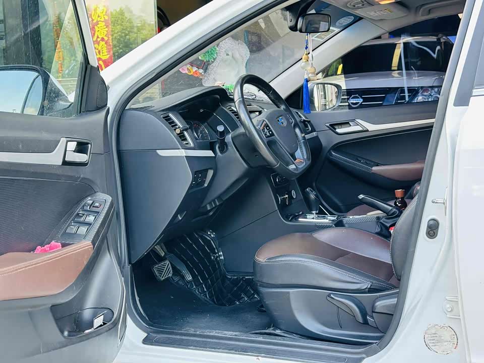 Geely Emgrand Geely Emgrand