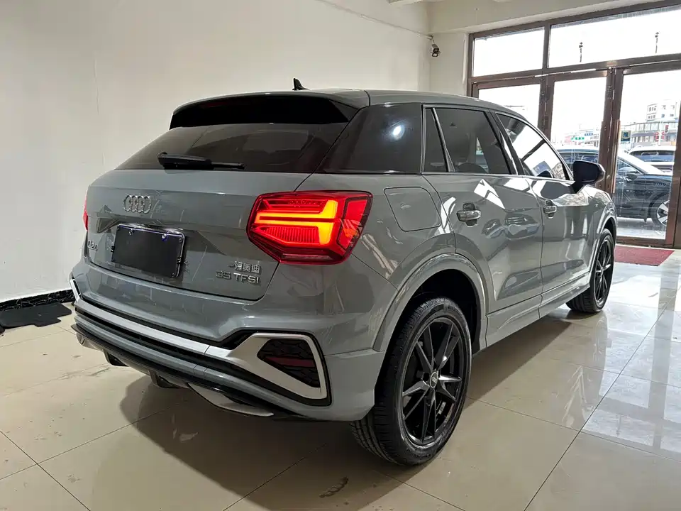 Audi Q2L