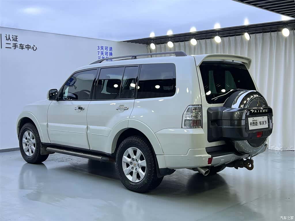 Mitsubishi Pajero, 2015 все фото