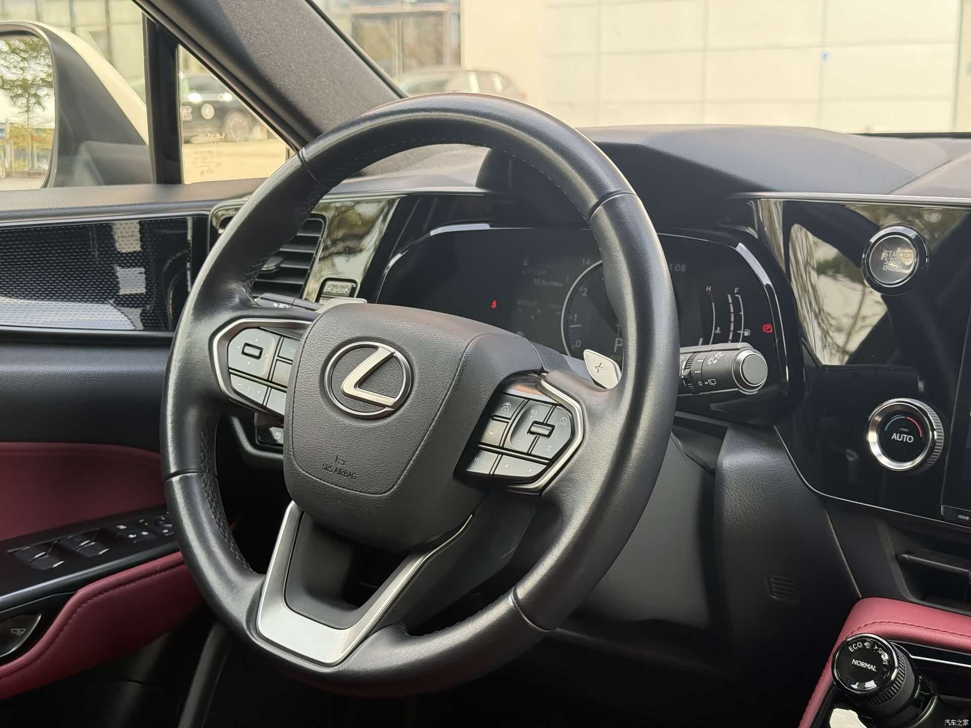 Lexus NX, 2022 12