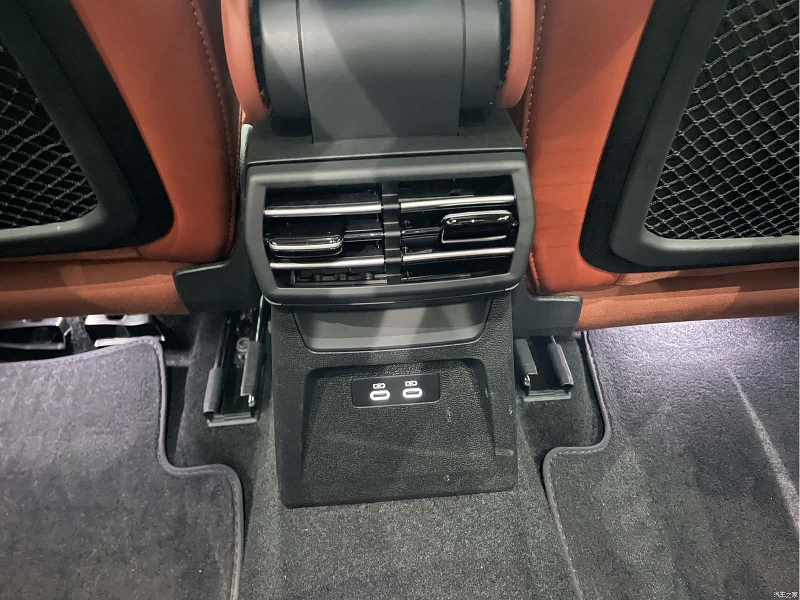 Audi Flying Spur, 2025 13