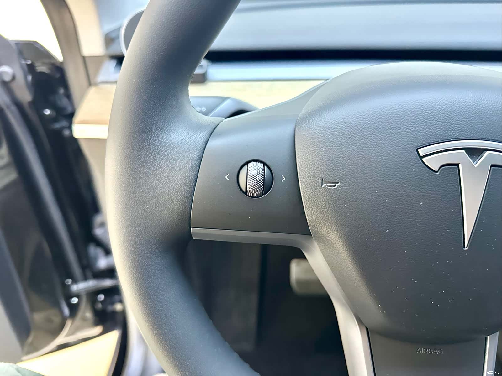 Tesla Model Y, 2023 15