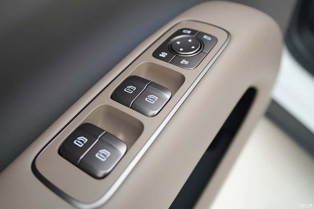 Li Auto i8, 2026 9