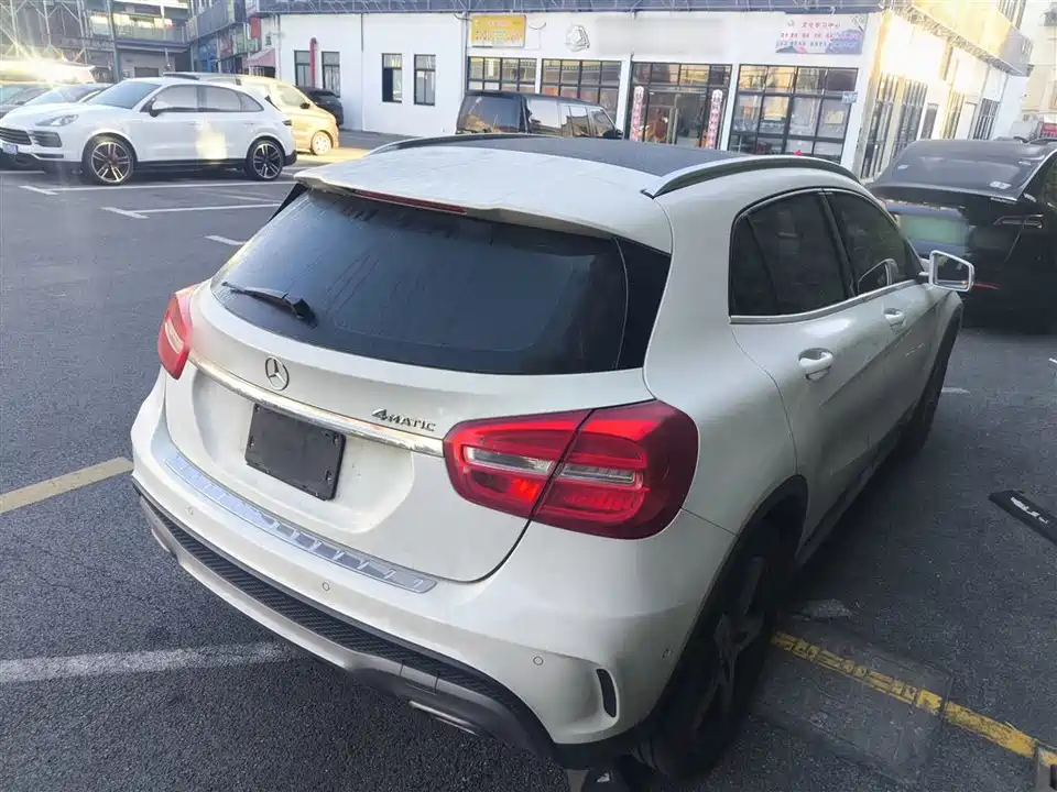 Mercedes-Benz GLA