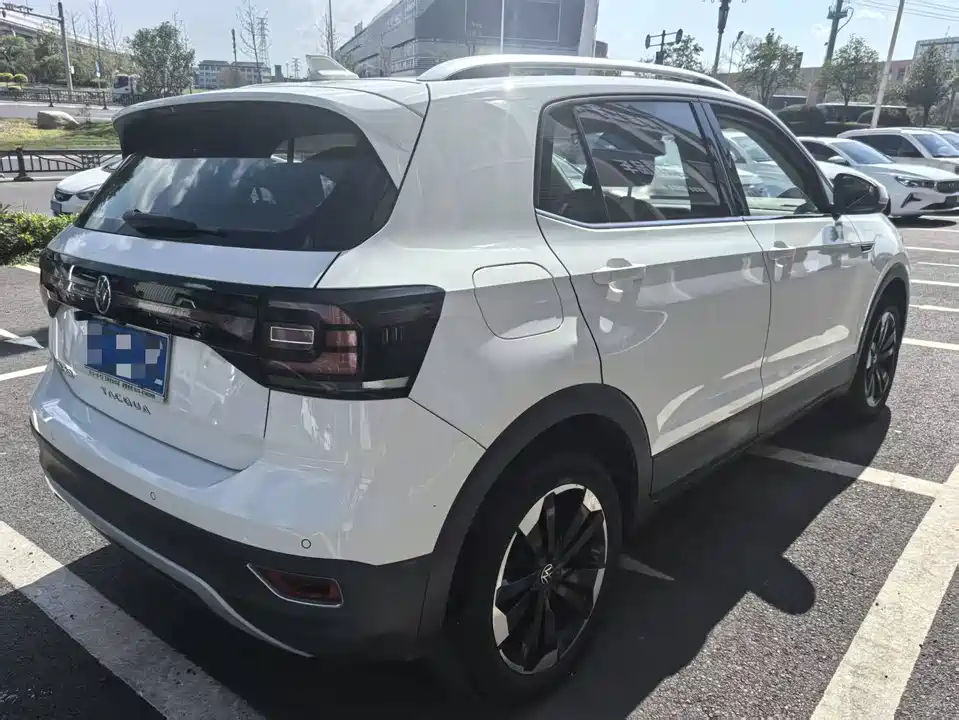 Volkswagen Exploring the shadow