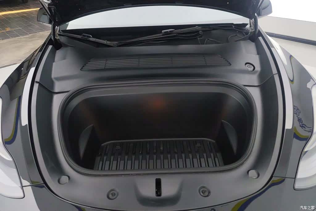 Tesla Model Y, 2021 10