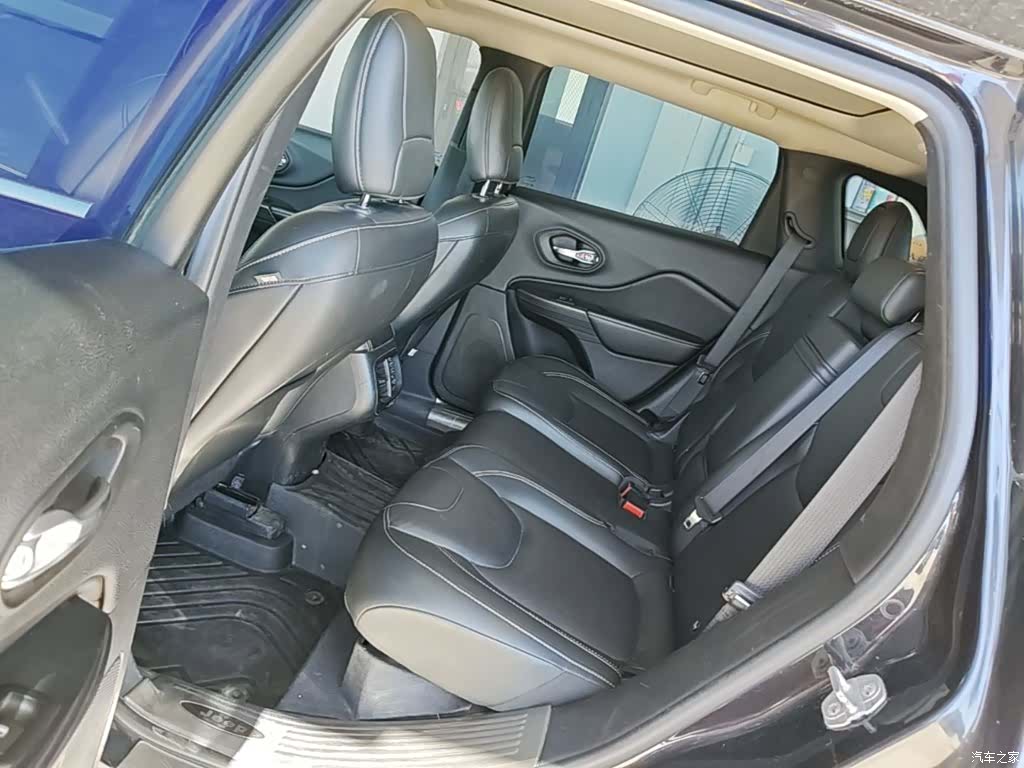 Jeep Cherokee, 2018 17