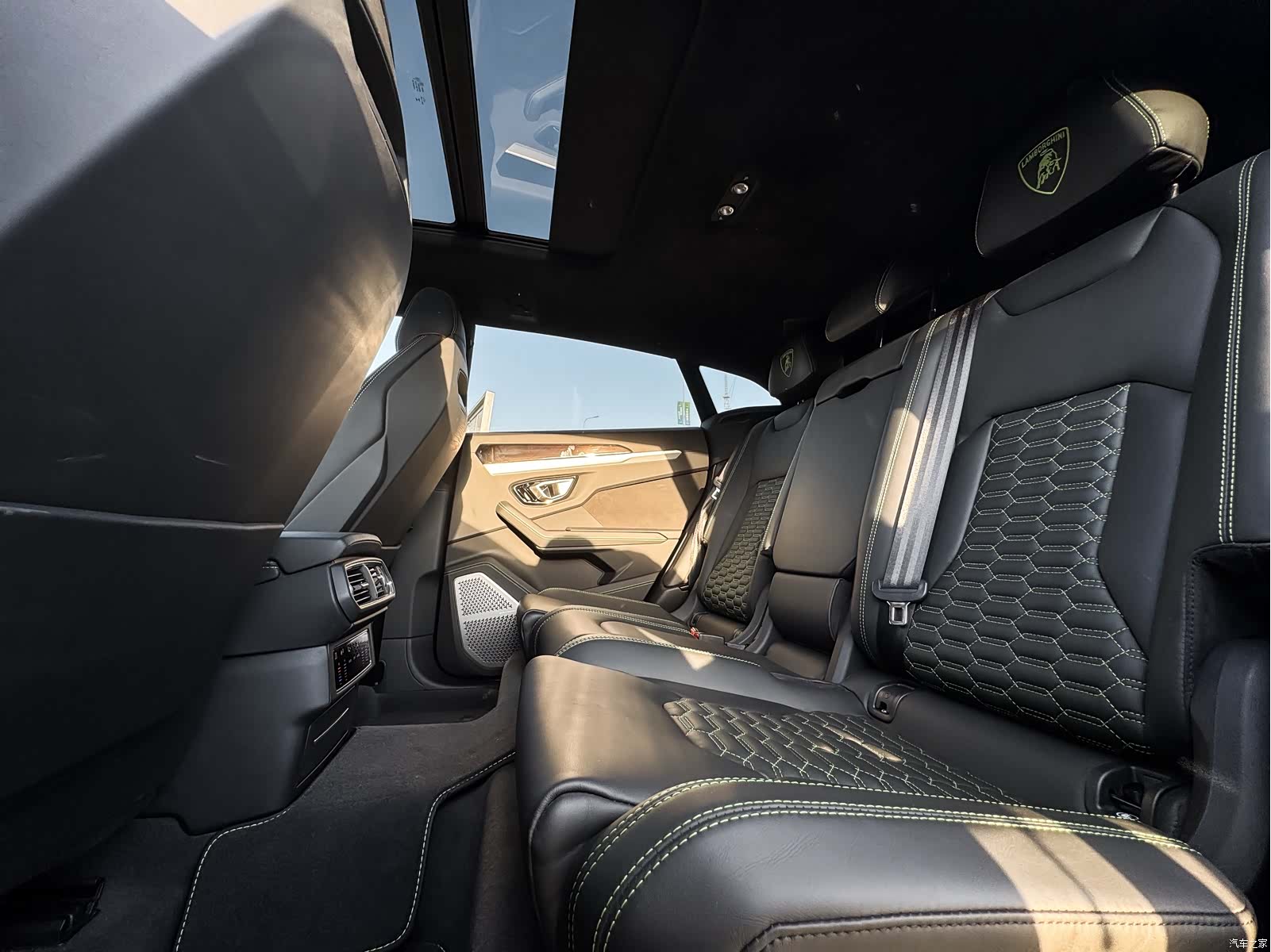 Lamborghini Urus, 2019 6