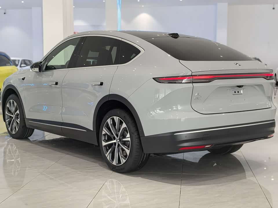 NIO EC7