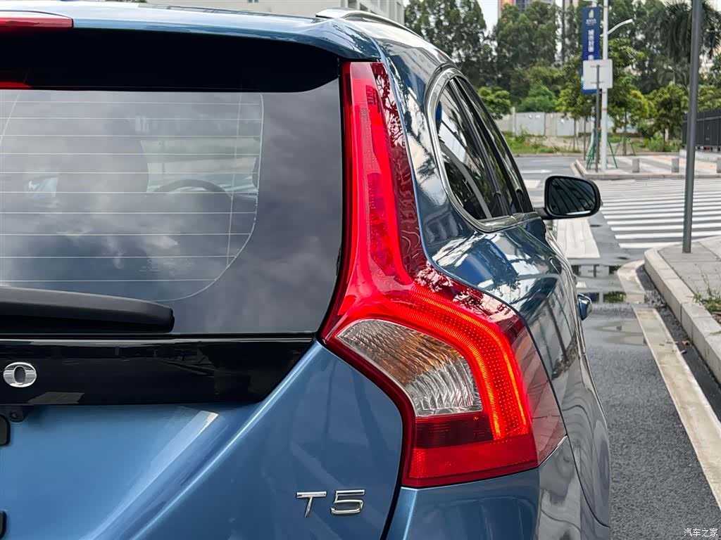 Volvo V60, 2015 28