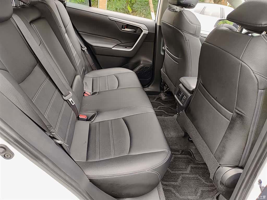 Toyota RAV4, 2022 11