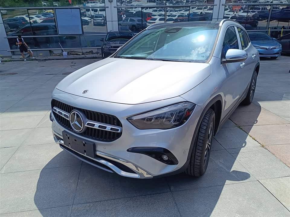 Mercedes-Benz GLA Mercedes-Benz GLA
