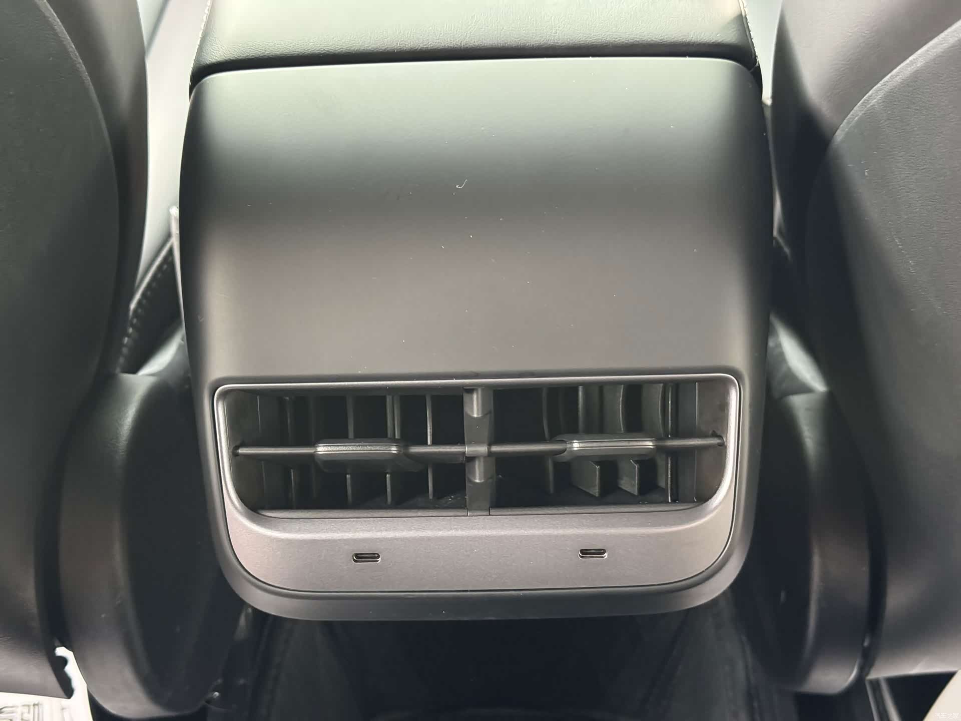 Tesla Model Y, 2023 14
