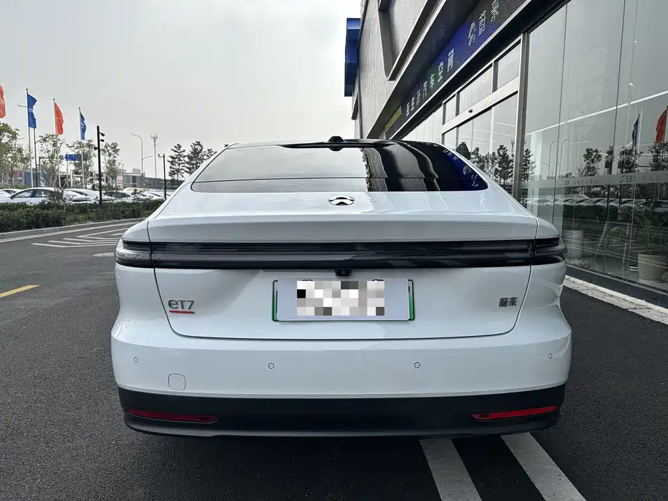 NIO ET7