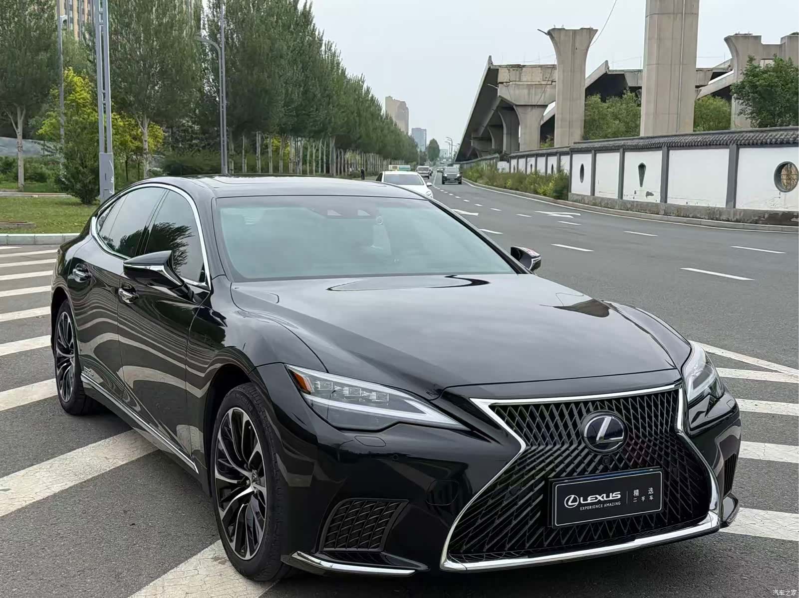 Lexus LS, 2021 3