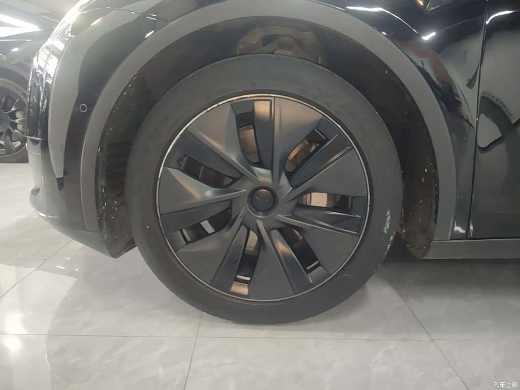 Tesla Model Y, 2023 23