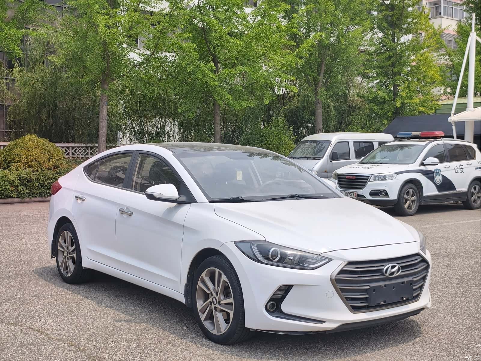 Hyundai 15, 2017 3