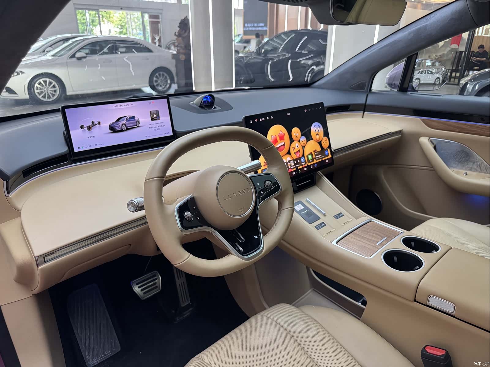 Luxeed R7, 2025 12