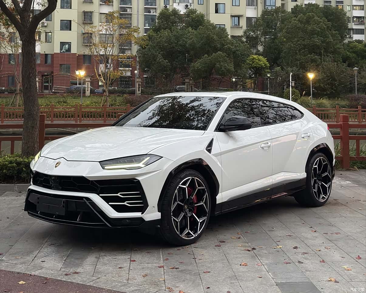 Lamborghini Urus, 2019 1