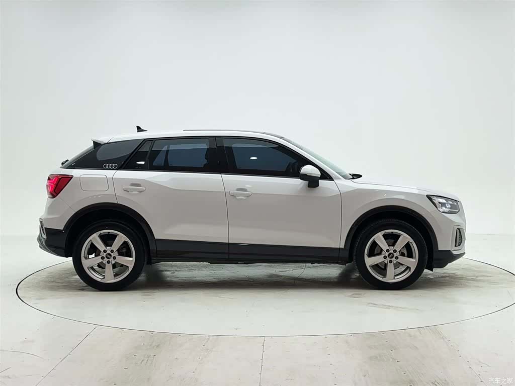Audi Q2L, 2022 9