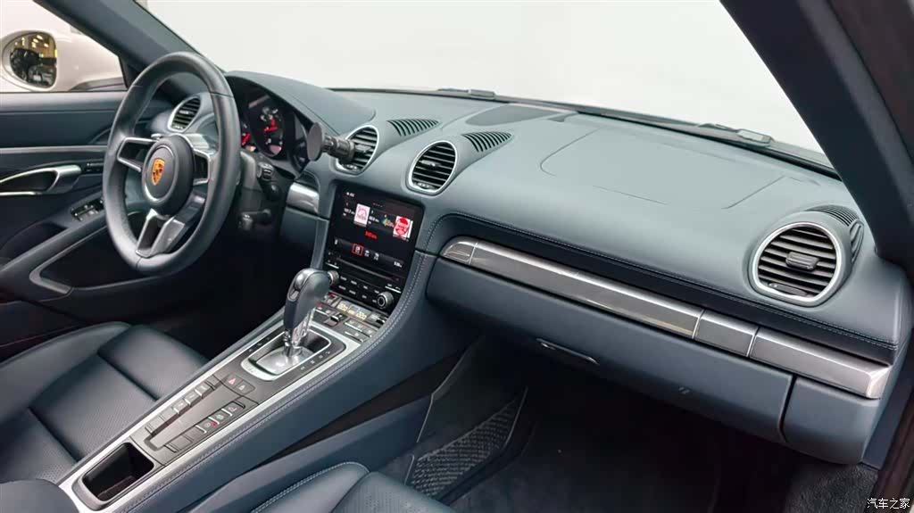 Porsche Cayman, 2024 10
