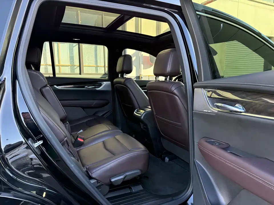 Cadillac XT6