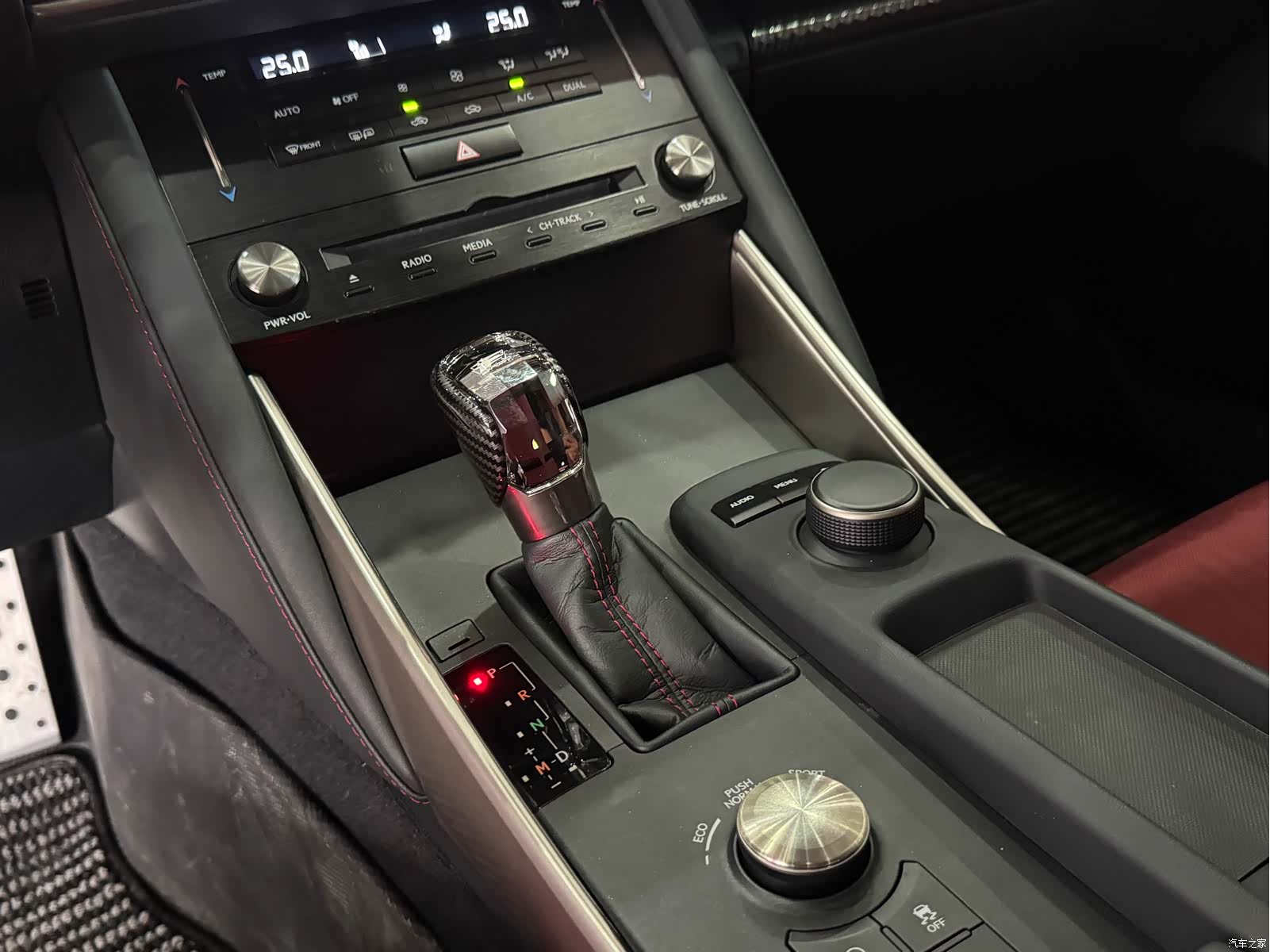 Lexus UX, 2019 15