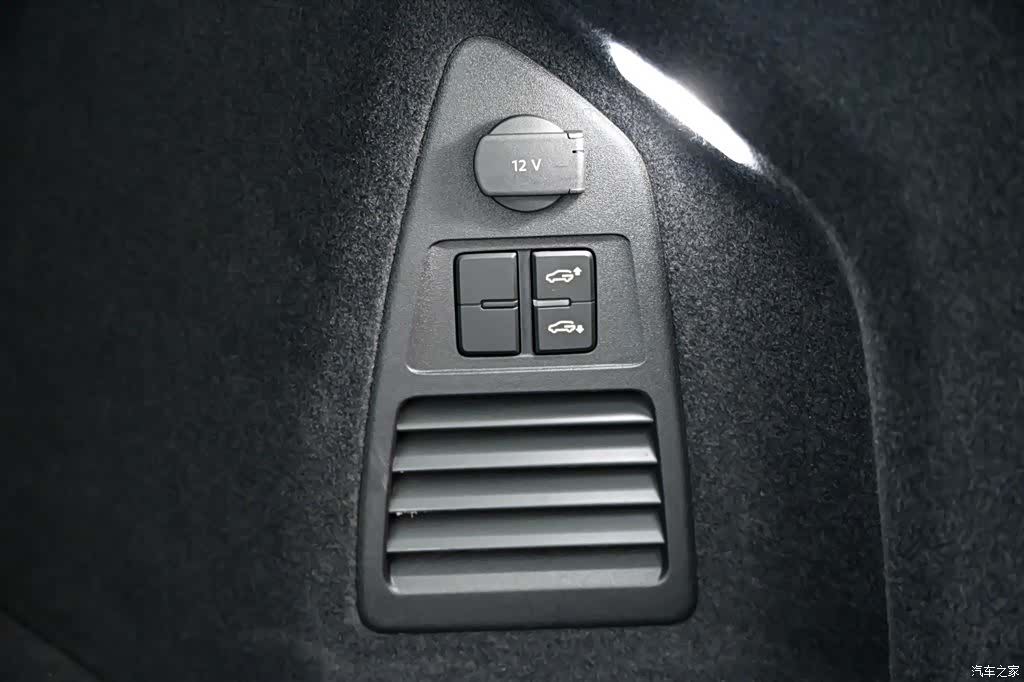 Volkswagen Touareg, 2025 32
