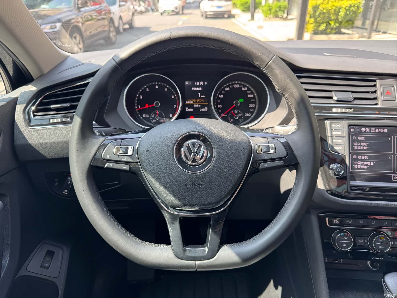 Volkswagen Tiguan L, 2017 19