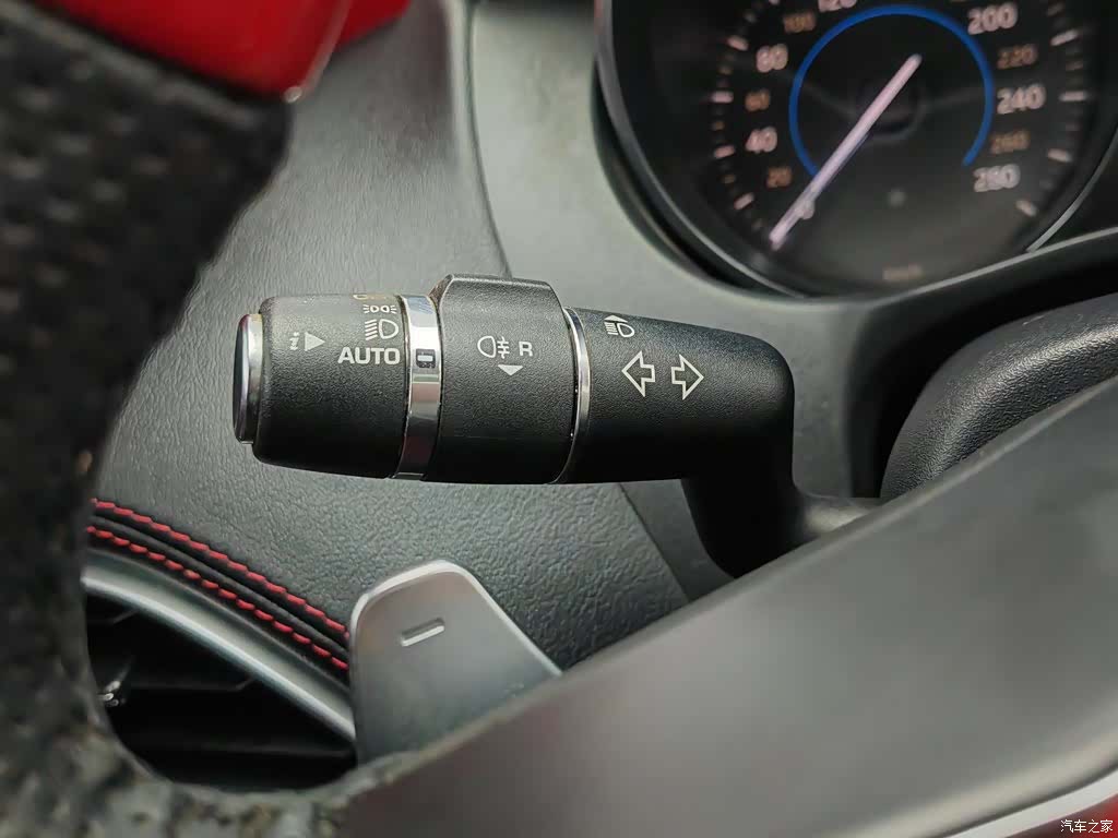 Jaguar XE, 2017 21