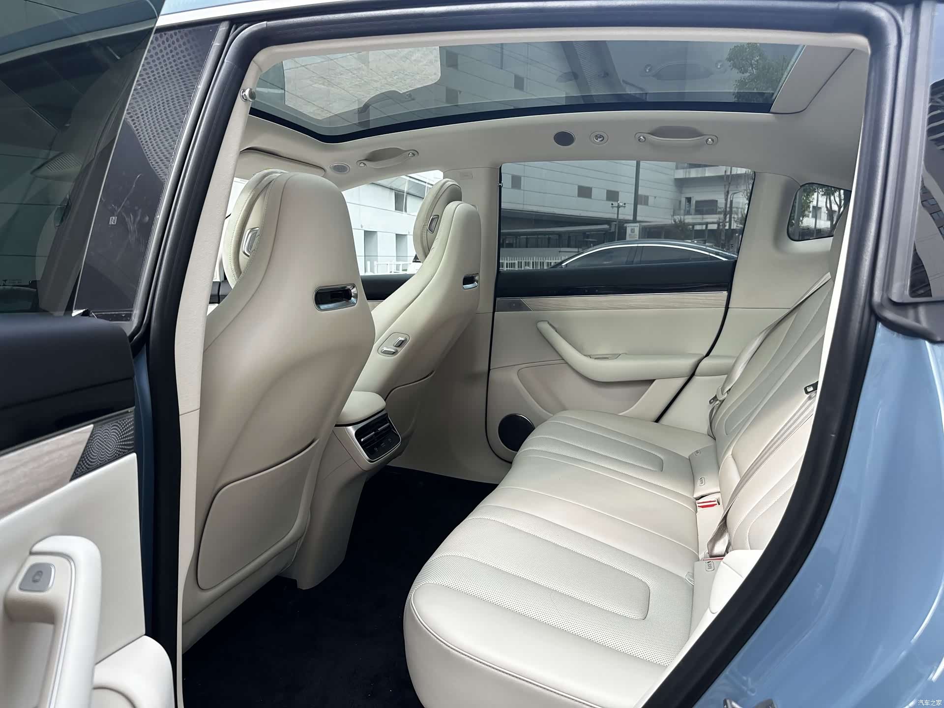Luxeed R7, 2025 15