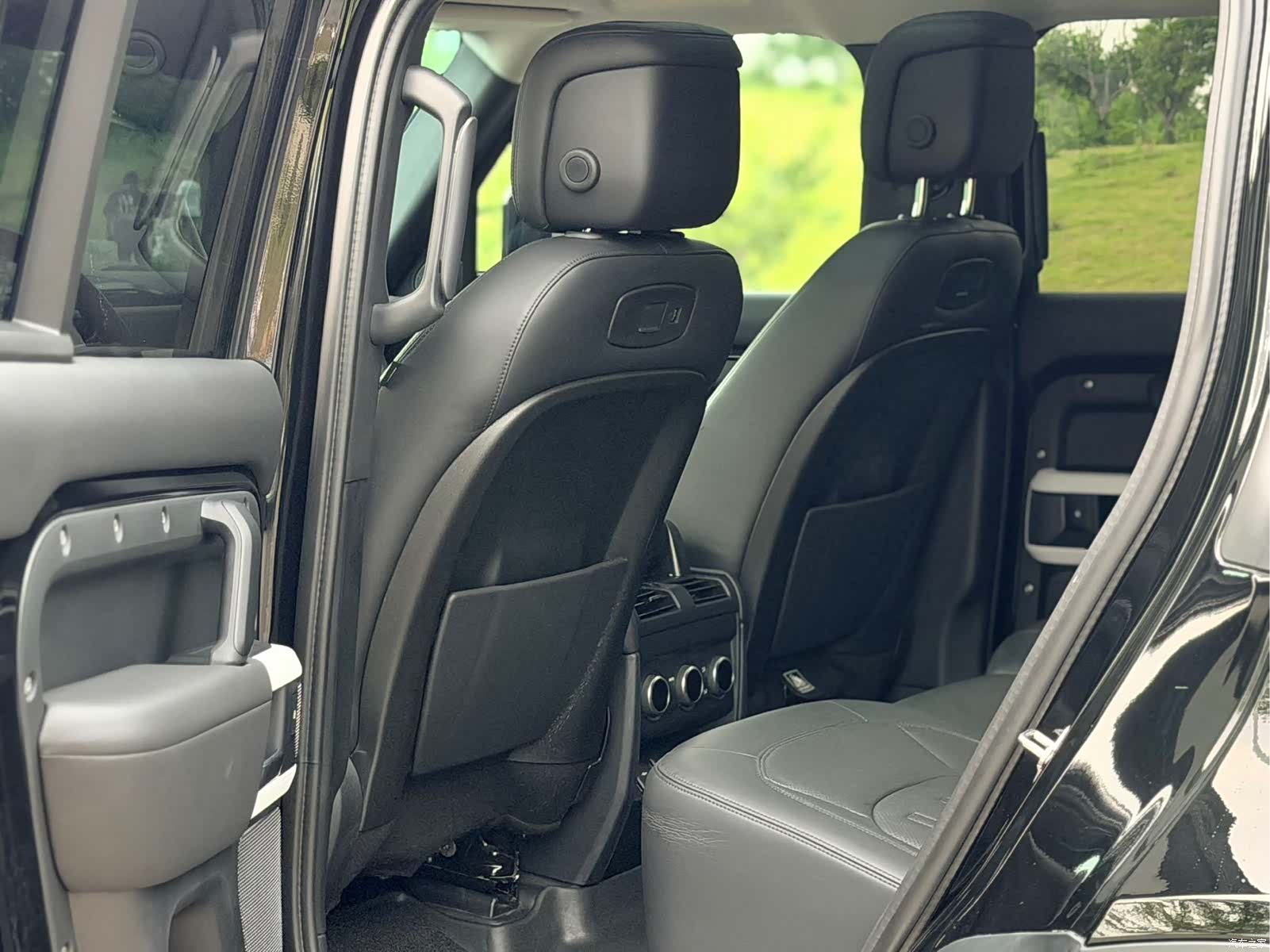 Land Rover Defender, 2020 16