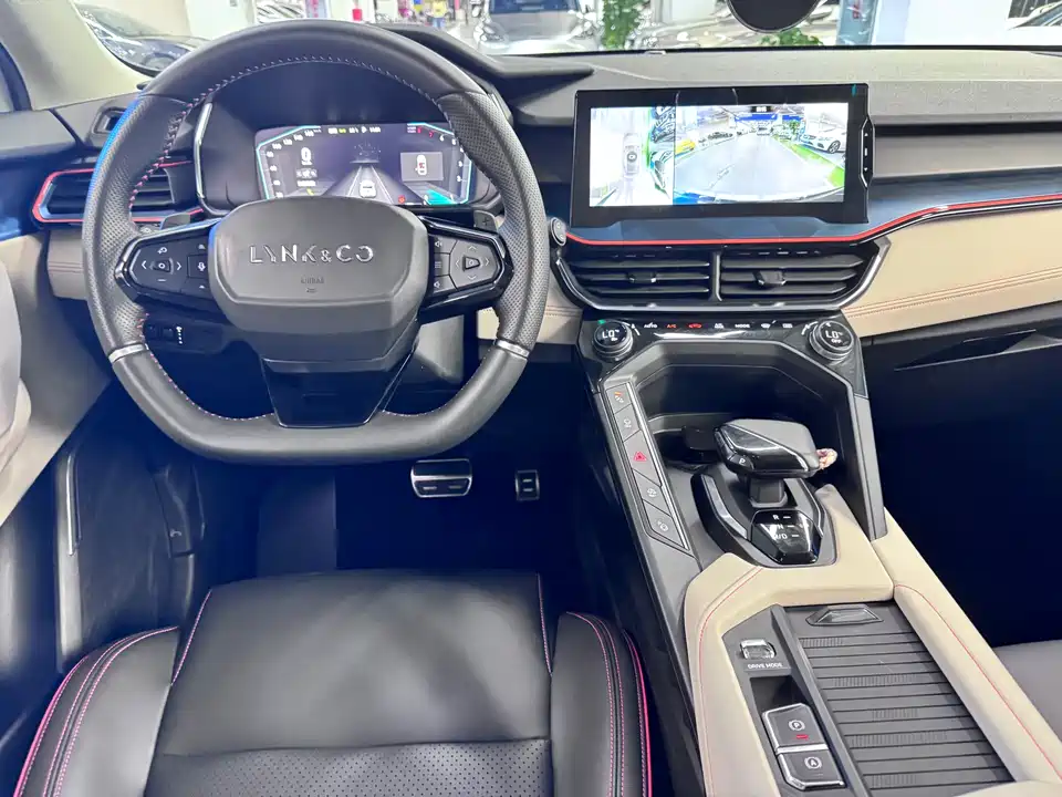Lynk & Co 06
