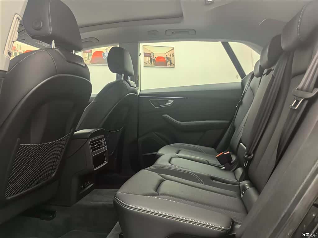Audi Q8, 2025 13
