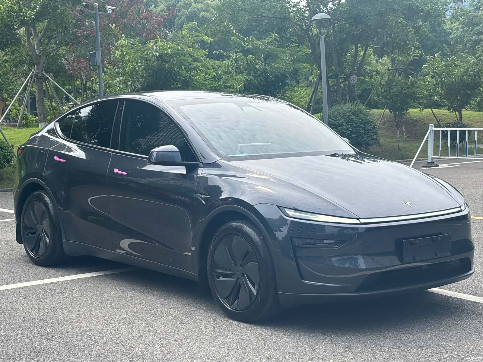Tesla Model Y, 2025 3