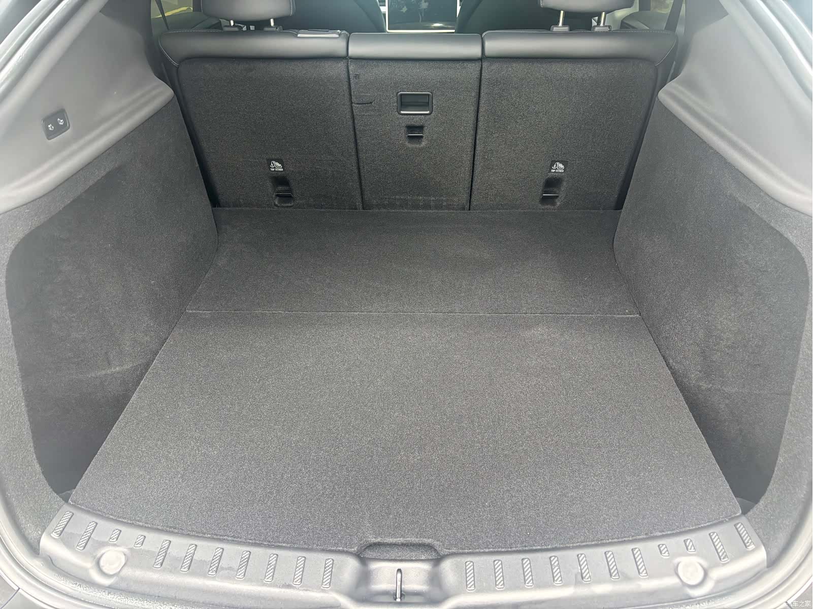 Tesla Model Y, 2025 13