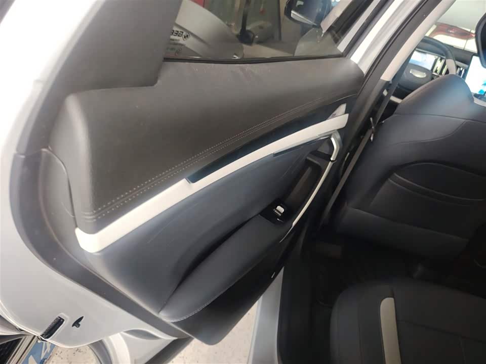 Geely Atlas L