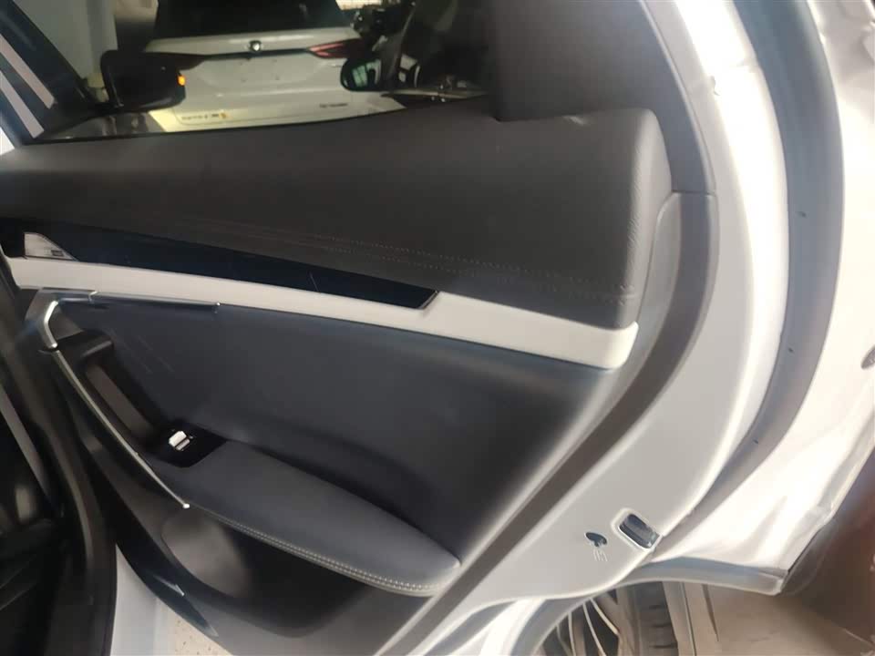 Geely Atlas L