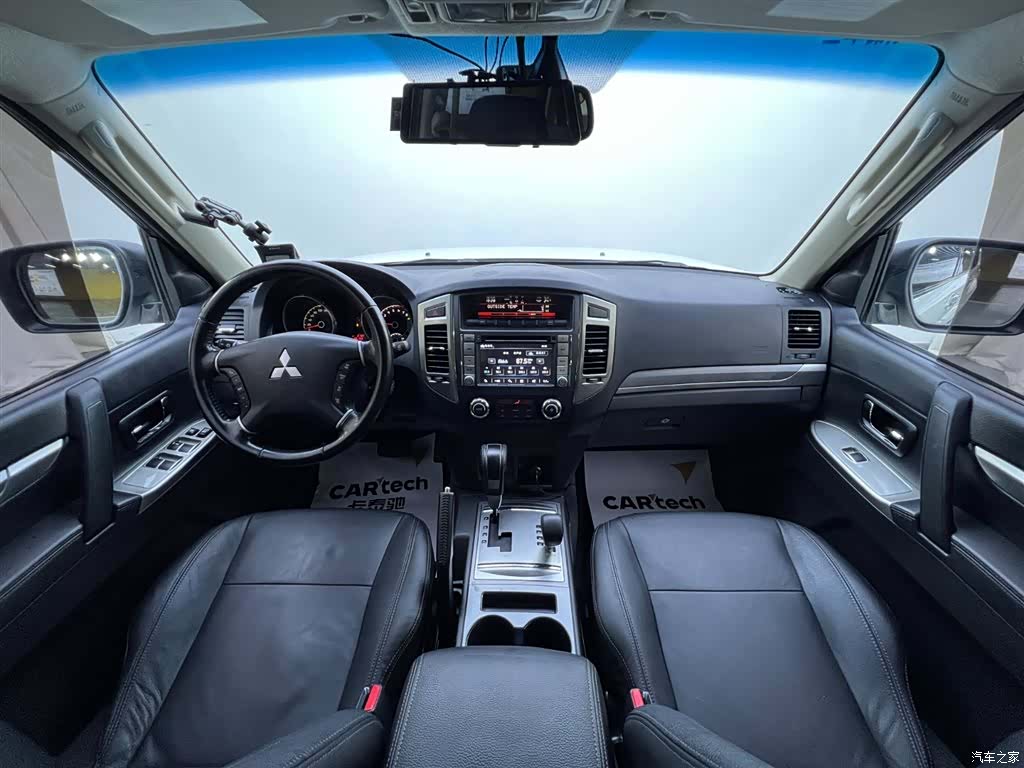 Mitsubishi Pajero, 2015 10